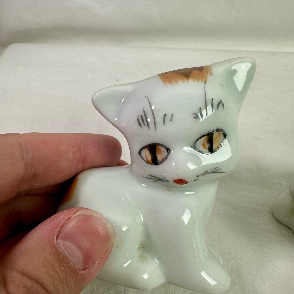 VTG Set 4 Porcelain Cat Figurines White & Tricolored Collectible Miniatures - Picture 2 of 9